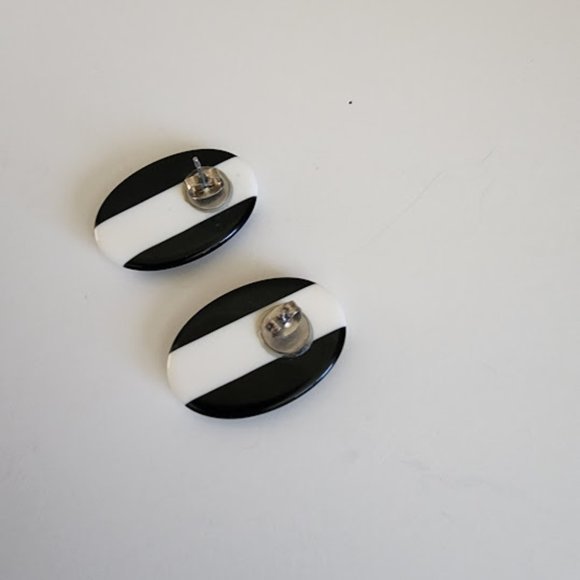 Retro Black & White Earrings - Picture 3 of 3